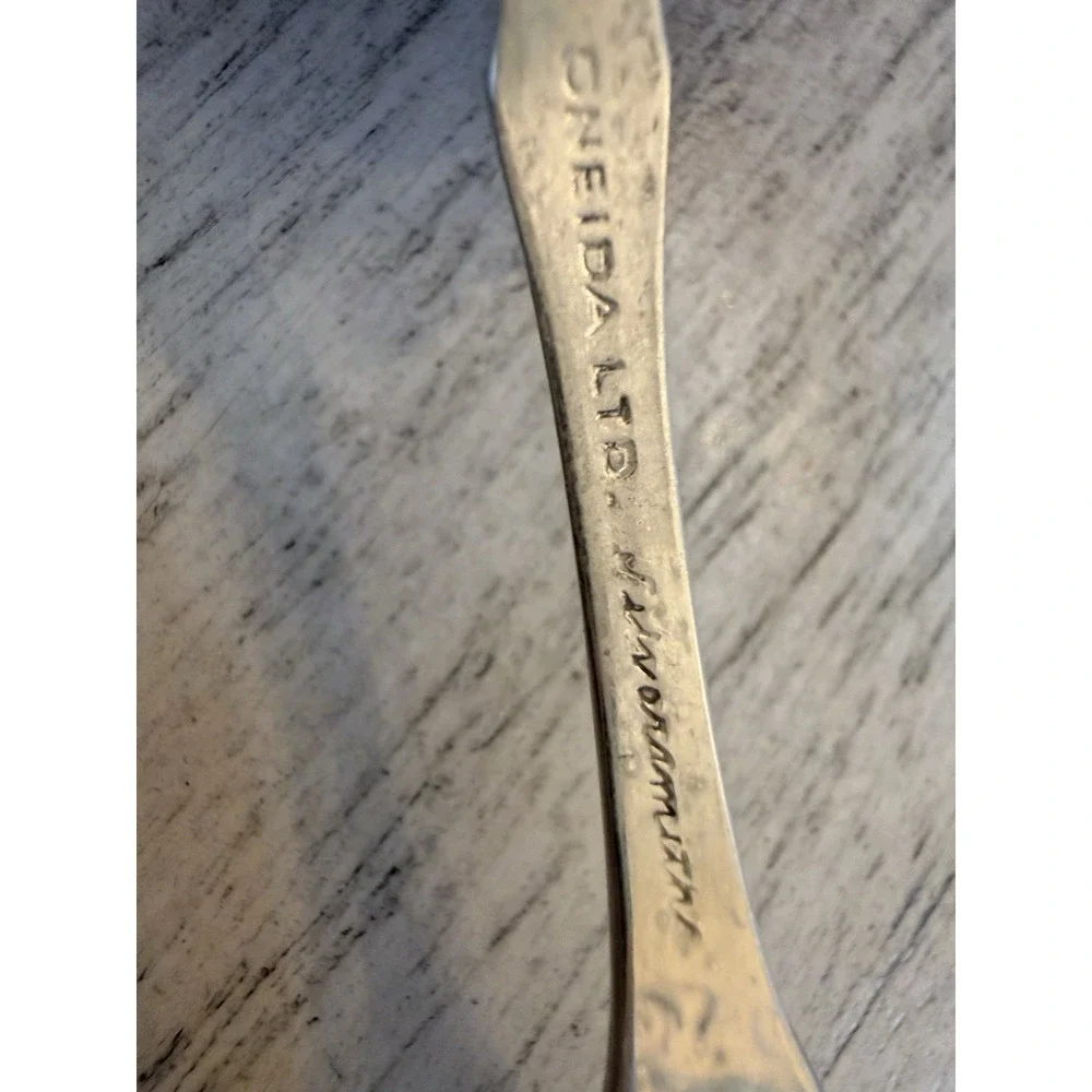Oneida *vintage silver